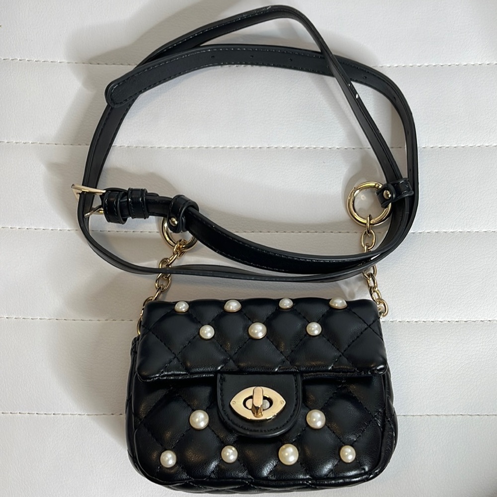 Fashion Nova pearl lock belt purse.